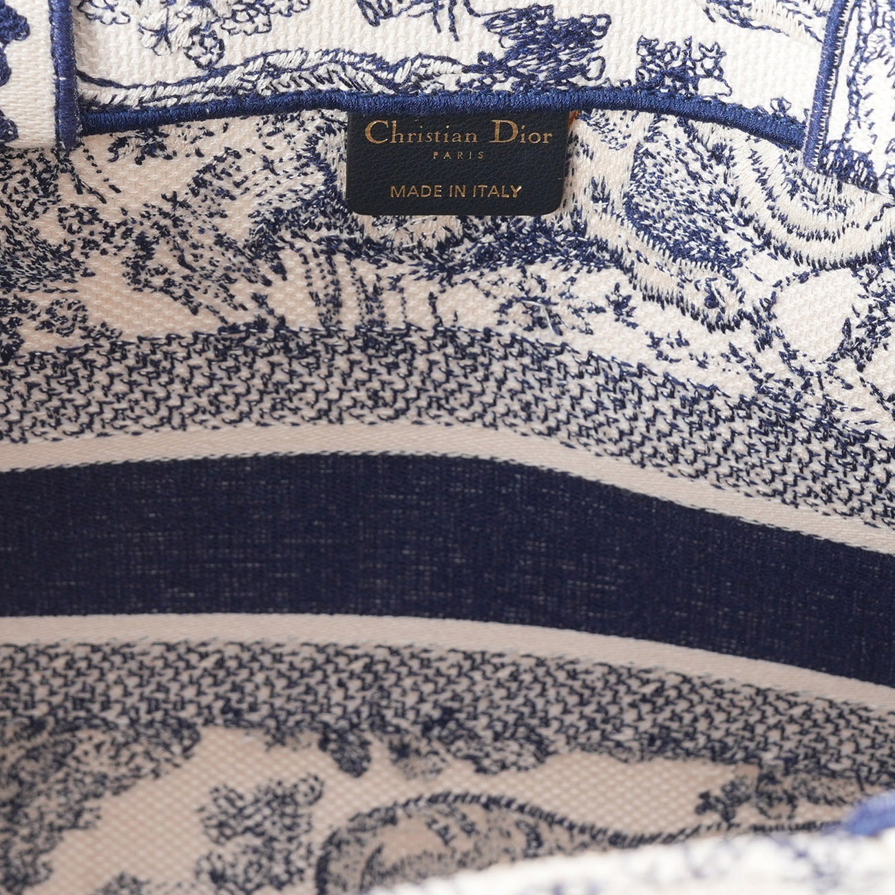 CHRISTIAN DIOR(USED)디올 뜨왈 드 주이 북토트 36